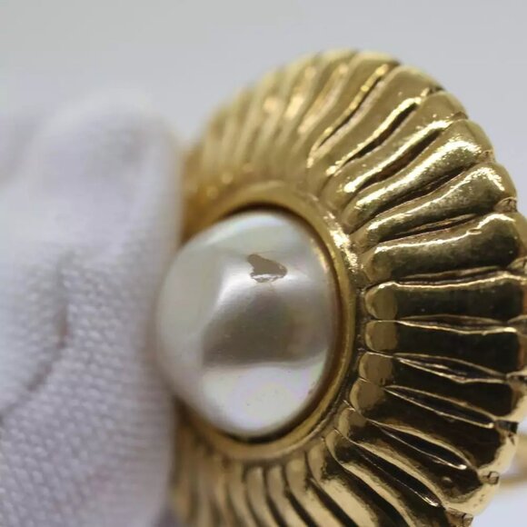CHANEL Earring Gold Tone CC Auth - Picture 5 of 7